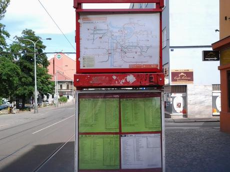 Morire di invidia per trasporti e qualità urbana perfino se ci aggira nella periferia di Praga. Foto e riflessioni