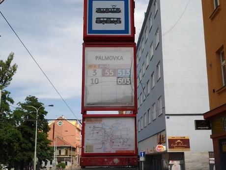 Morire di invidia per trasporti e qualità urbana perfino se ci aggira nella periferia di Praga. Foto e riflessioni