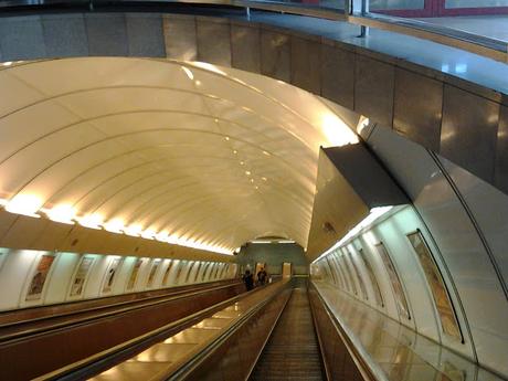 Morire di invidia per trasporti e qualità urbana perfino se ci aggira nella periferia di Praga. Foto e riflessioni