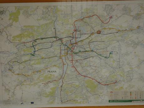 Morire di invidia per trasporti e qualità urbana perfino se ci aggira nella periferia di Praga. Foto e riflessioni