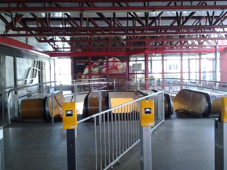 Morire di invidia per trasporti e qualità urbana perfino se ci aggira nella periferia di Praga. Foto e riflessioni