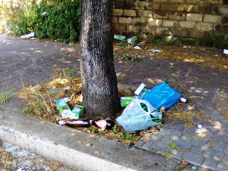Il punto sulla situazione di Piazza Mancini. Potrebbe essere uno spazio pubblico di pregio, è una landa usurpata da alcolizzati