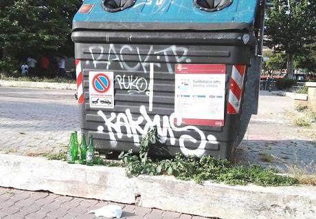 Il punto sulla situazione di Piazza Mancini. Potrebbe essere uno spazio pubblico di pregio, è una landa usurpata da alcolizzati