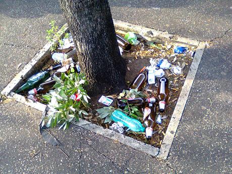 Il punto sulla situazione di Piazza Mancini. Potrebbe essere uno spazio pubblico di pregio, è una landa usurpata da alcolizzati