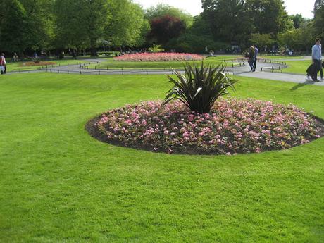 60 foto per rifarsi gli occhi girando tra i parchi di Dublino. Irlanda in crisi? Come sono giustificabili differenze così abissali tra noi e loro?