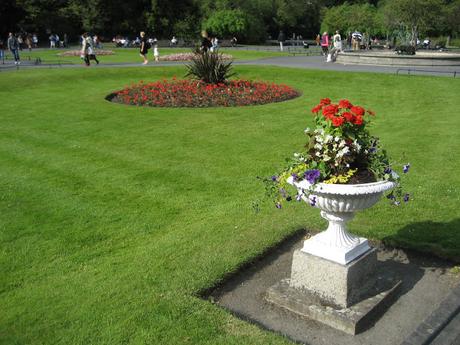 60 foto per rifarsi gli occhi girando tra i parchi di Dublino. Irlanda in crisi? Come sono giustificabili differenze così abissali tra noi e loro?