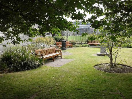 60 foto per rifarsi gli occhi girando tra i parchi di Dublino. Irlanda in crisi? Come sono giustificabili differenze così abissali tra noi e loro?