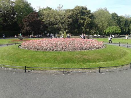 60 foto per rifarsi gli occhi girando tra i parchi di Dublino. Irlanda in crisi? Come sono giustificabili differenze così abissali tra noi e loro?