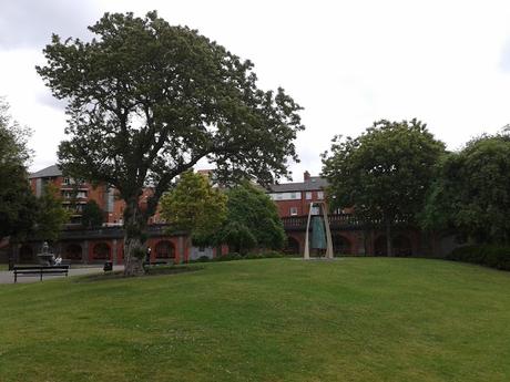 60 foto per rifarsi gli occhi girando tra i parchi di Dublino. Irlanda in crisi? Come sono giustificabili differenze così abissali tra noi e loro?