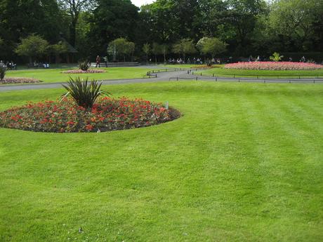 60 foto per rifarsi gli occhi girando tra i parchi di Dublino. Irlanda in crisi? Come sono giustificabili differenze così abissali tra noi e loro?