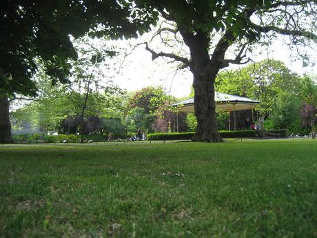 60 foto per rifarsi gli occhi girando tra i parchi di Dublino. Irlanda in crisi? Come sono giustificabili differenze così abissali tra noi e loro?