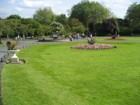 60 foto per rifarsi gli occhi girando tra i parchi di Dublino. Irlanda in crisi? Come sono giustificabili differenze così abissali tra noi e loro?