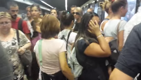 Video. Scippo scongiurato grazie semplicemente al nostro telefonino. Ma la ladra poi ci aggredisce. Incubo Termini