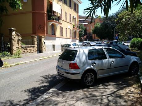 A Roma si parcheggia male perché mancano i posti. Anche il neoassessore Stefano Esposito crederà a questa idiozia?