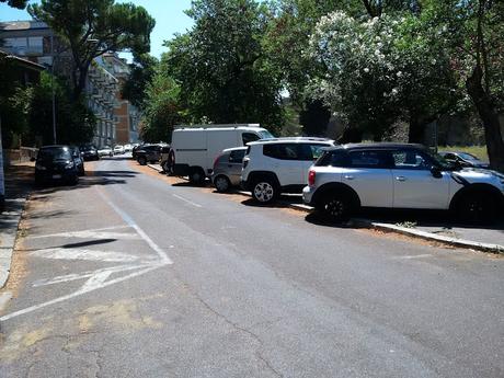 A Roma si parcheggia male perché mancano i posti. Anche il neoassessore Stefano Esposito crederà a questa idiozia?