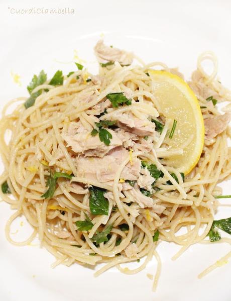 Spaghetti con Tonno, Prezzemolo e Scorza di Limone