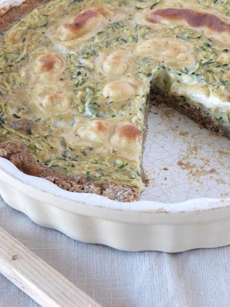 Crostata di grano saraceno, zucchine e formaggio di anacardi