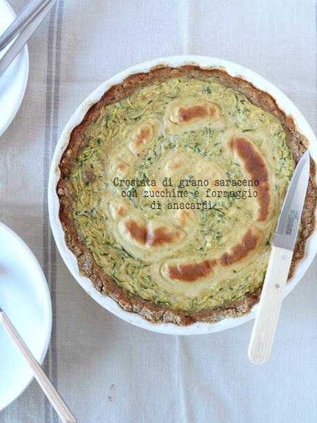 Crostata di grano saraceno, zucchine e formaggio di anacardi