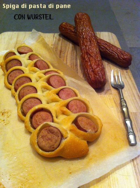 STUZZICHINI: SPIGA DI PASTA DI PANE CON WURSTEL