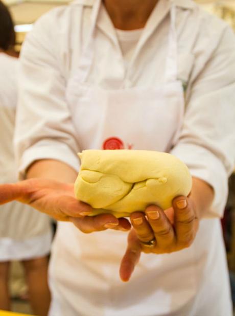 La storia di Matera è scritta nel suo pane. Capunti con crema di melanzane e briciole di peperoni cruschi.