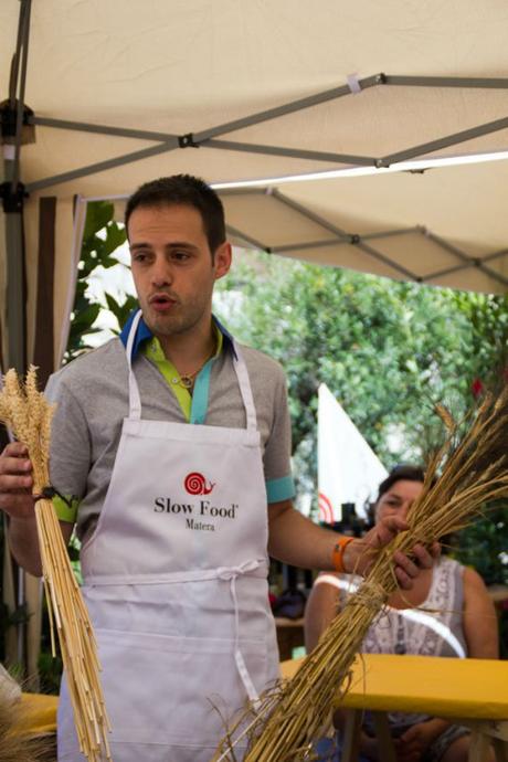 La storia di Matera è scritta nel suo pane. Capunti con crema di melanzane e briciole di peperoni cruschi.