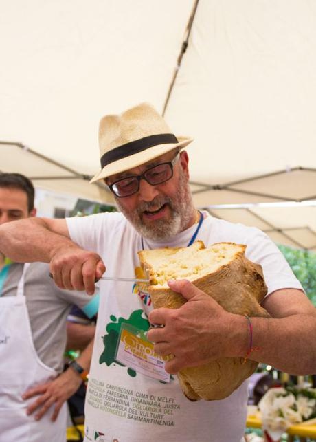 La storia di Matera è scritta nel suo pane. Capunti con crema di melanzane e briciole di peperoni cruschi.