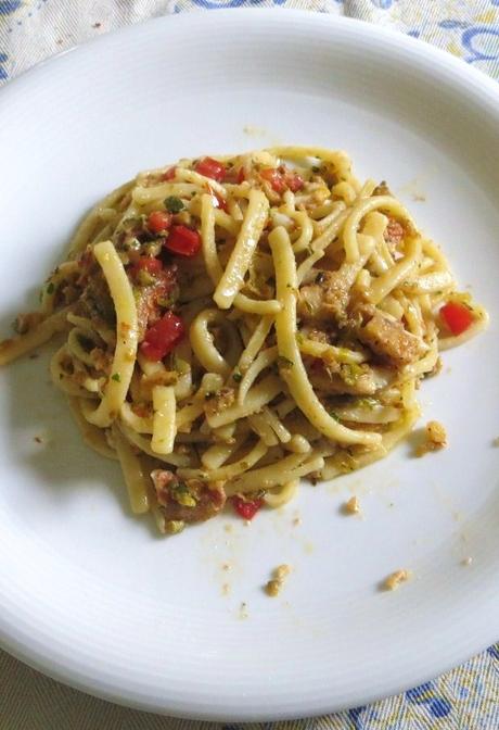 Scialatelli con noci, zucchine e triglie