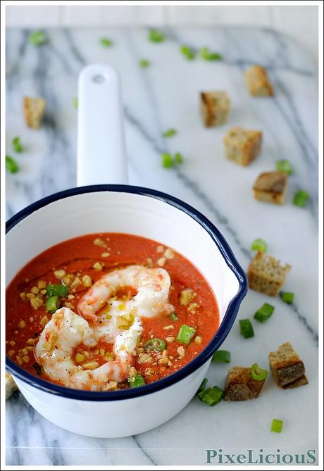 Crema Fredda di Pomodori Rossi e Zenzero con Stracciatella di Burrata, Gamberoni e Arachidi