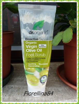 Foot scrub all'olio di oliva di Dr. Organic