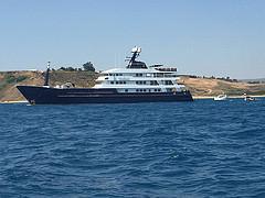 Il megayacht di Flavio Briatore fa tappa a Porto Palo di Menfi