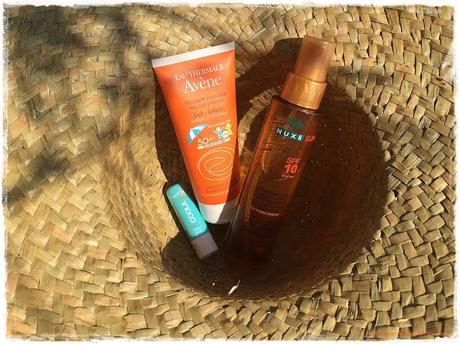 Tag #TheSweetJuicyChallenge -  My beach/pool essential