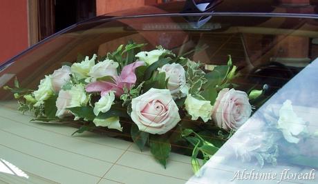 L’auto degli sposi…le decorazioni floreali