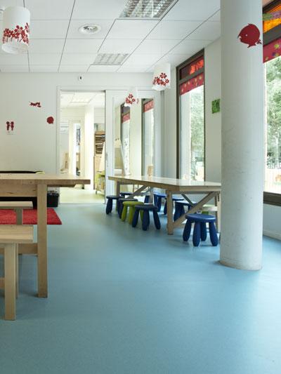 RS27746 Haydn School Groningen Netherlands 05 Scuole: dal verde esterno ai colori del pavimento per il benessere dei ragazzi