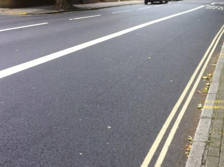 Dentro le buche nelle strade di Roma c'è tanta mafia che al confronto Buzzi è un dilettante. E' notorio, ma utilizziamo un confronto con Londra per ribadirlo