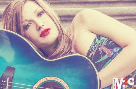 La spiaggia di Rimini set del nuovo video di Chiara Raggi