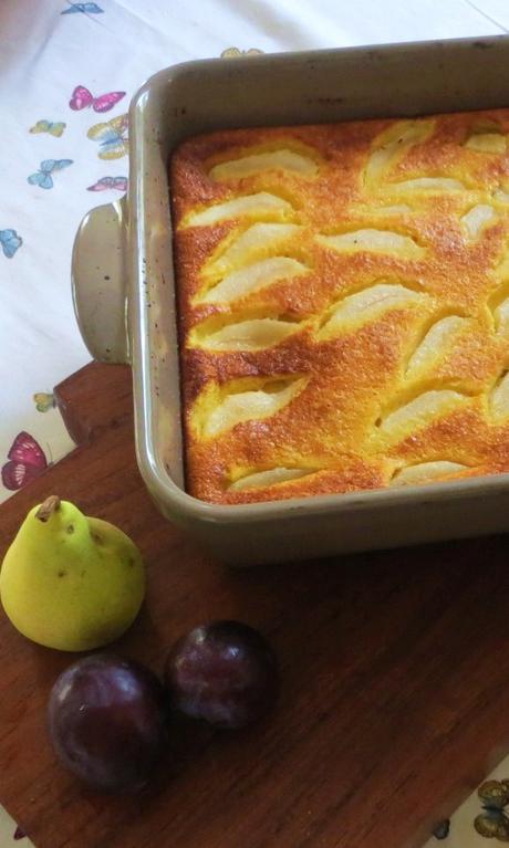 Torta di prugne, pere coscia e ricotta
