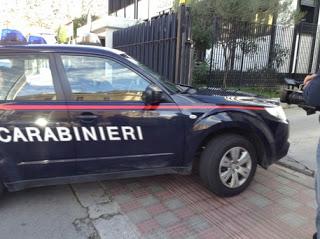 Rubano lo smartphone e chiedono 200 euro di riscatto: arrestati