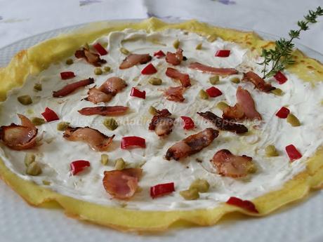 Crepes ripiene con Philadelphia, bacon, olive e peperoncini piccanti