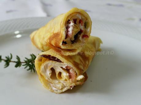 Crepes ripiene con Philadelphia, bacon, olive e peperoncini piccanti