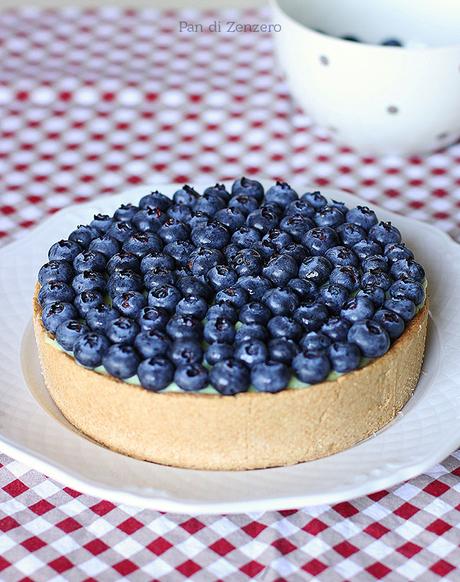 crostata con crema al limone e mirtilli