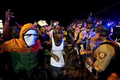 Un uomo gravemente ferito dopo una sparatoria con la polizia a Ferguson