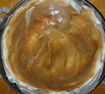 Cheesecake bicolor con latte condensato, cream caramel e senza colla di pesce