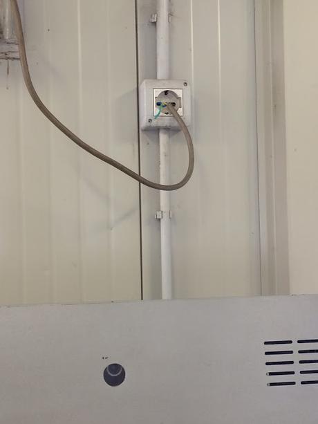 Foto ributtanti. Ecco come i tassisti sono costretti a lavorare a Ciampino