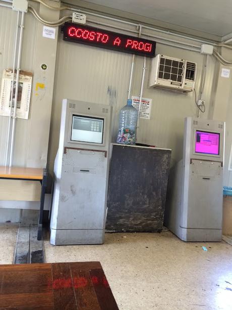 Foto ributtanti. Ecco come i tassisti sono costretti a lavorare a Ciampino