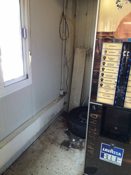 Foto ributtanti. Ecco come i tassisti sono costretti a lavorare a Ciampino