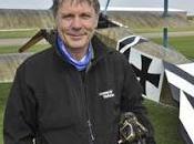 IRON MAIDEN Bruce Dickinson esegue atterraggio emergenza