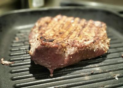 Una ricetta per il barbecue di Ferragosto: Tagliata di manzo alla paprika affumicata e cumino