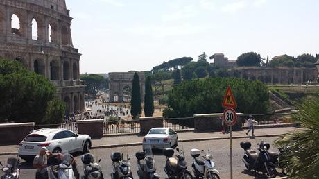 Cerchi la zona più sciatta di una città super sciatta? Vai di fronte al Colosseo sulla straordinaria terrazza panoramica...