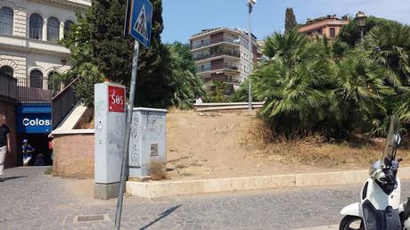Cerchi la zona più sciatta di una città super sciatta? Vai di fronte al Colosseo sulla straordinaria terrazza panoramica...