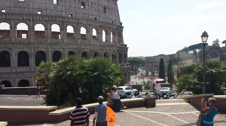 Cerchi la zona più sciatta di una città super sciatta? Vai di fronte al Colosseo sulla straordinaria terrazza panoramica...